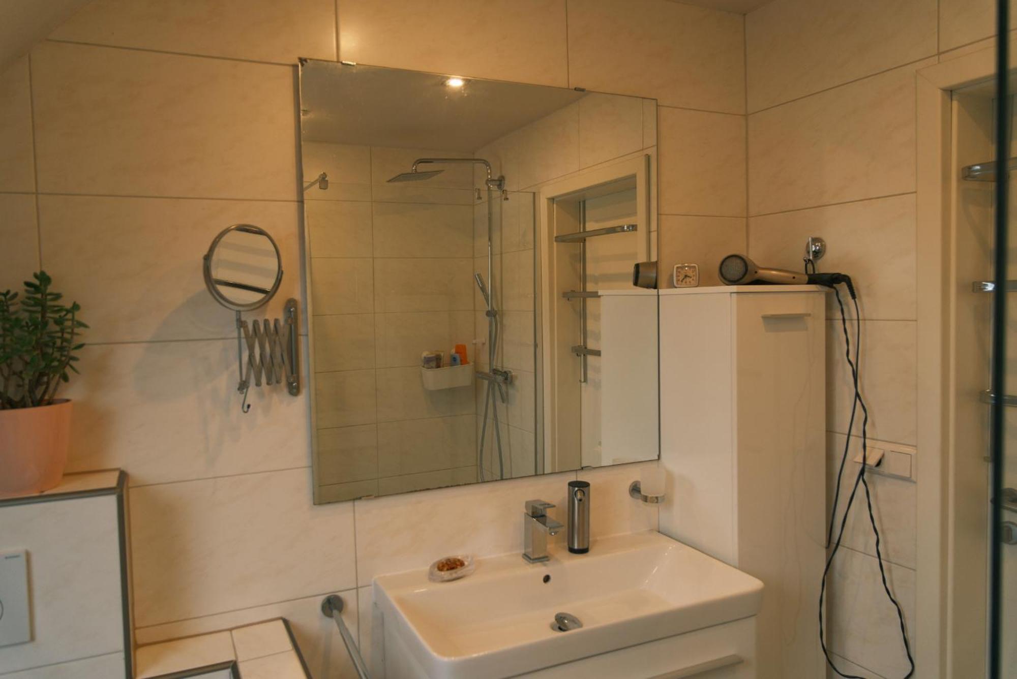 Private With Own Bathroom Privatunterkunft Hannover